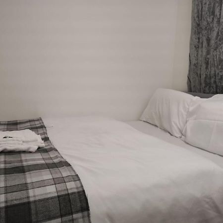 Hotel Ella'S Place Luton  Esterno foto