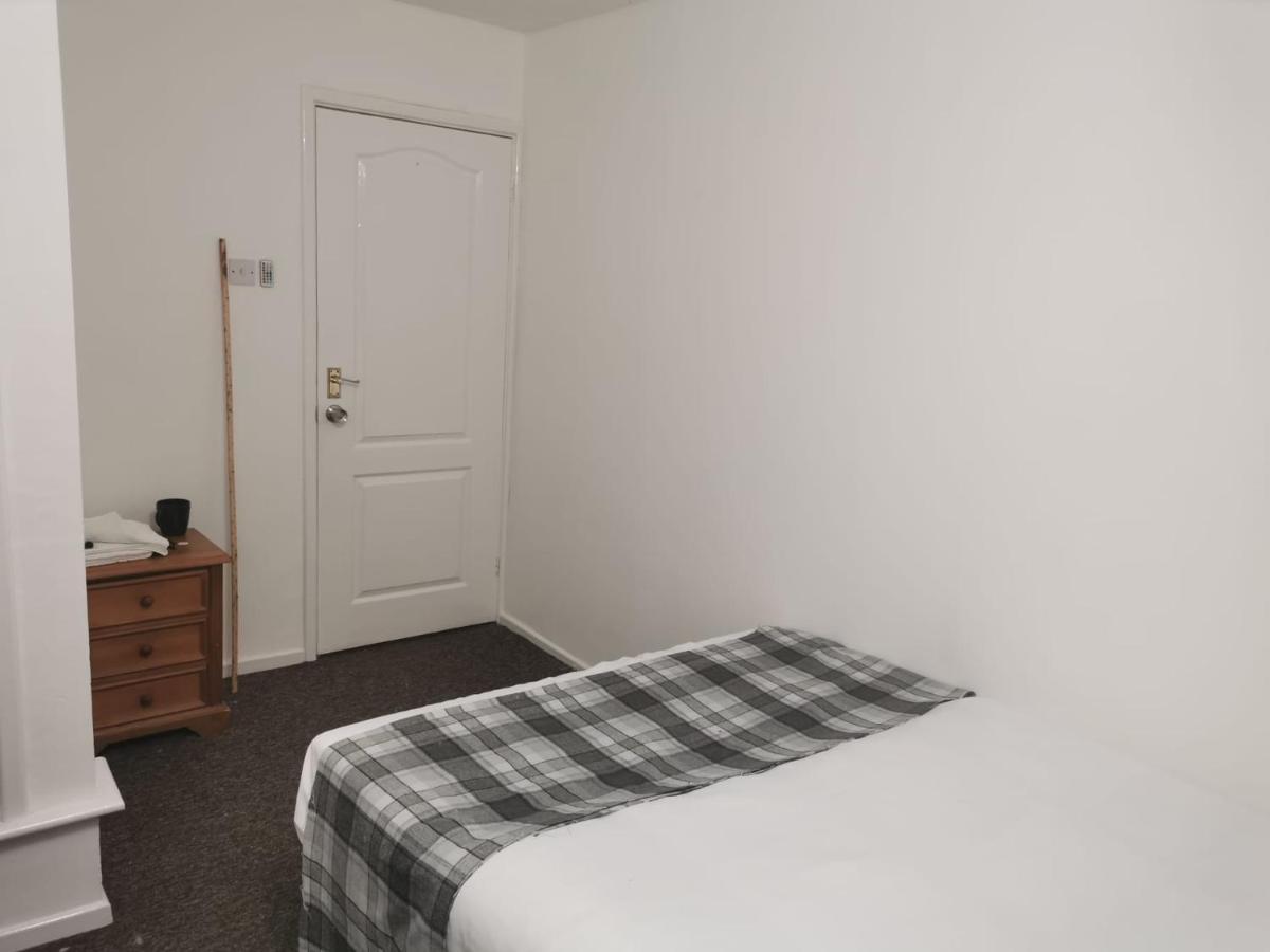 Hotel Ella'S Place Luton  Esterno foto