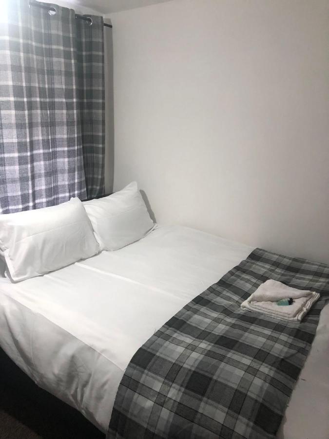 Hotel Ella'S Place Luton  Esterno foto