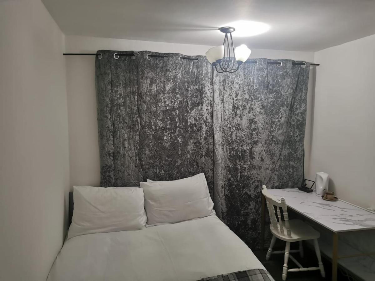 Hotel Ella'S Place Luton  Esterno foto