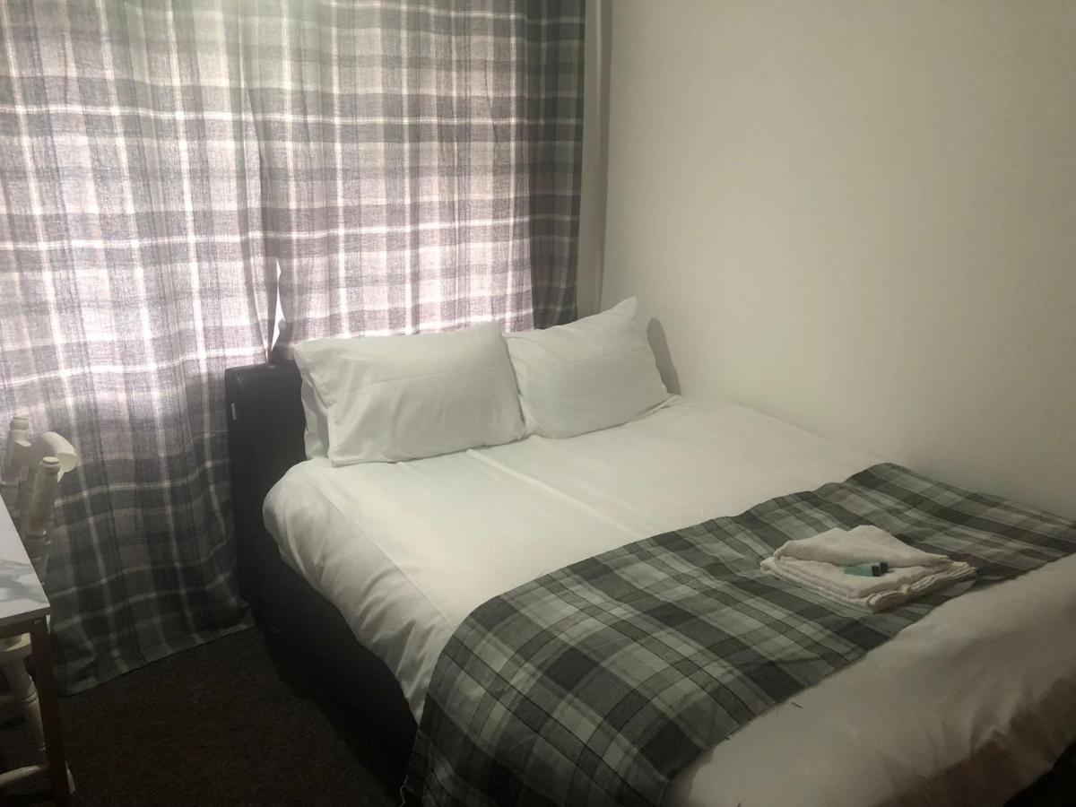 Hotel Ella'S Place Luton  Esterno foto