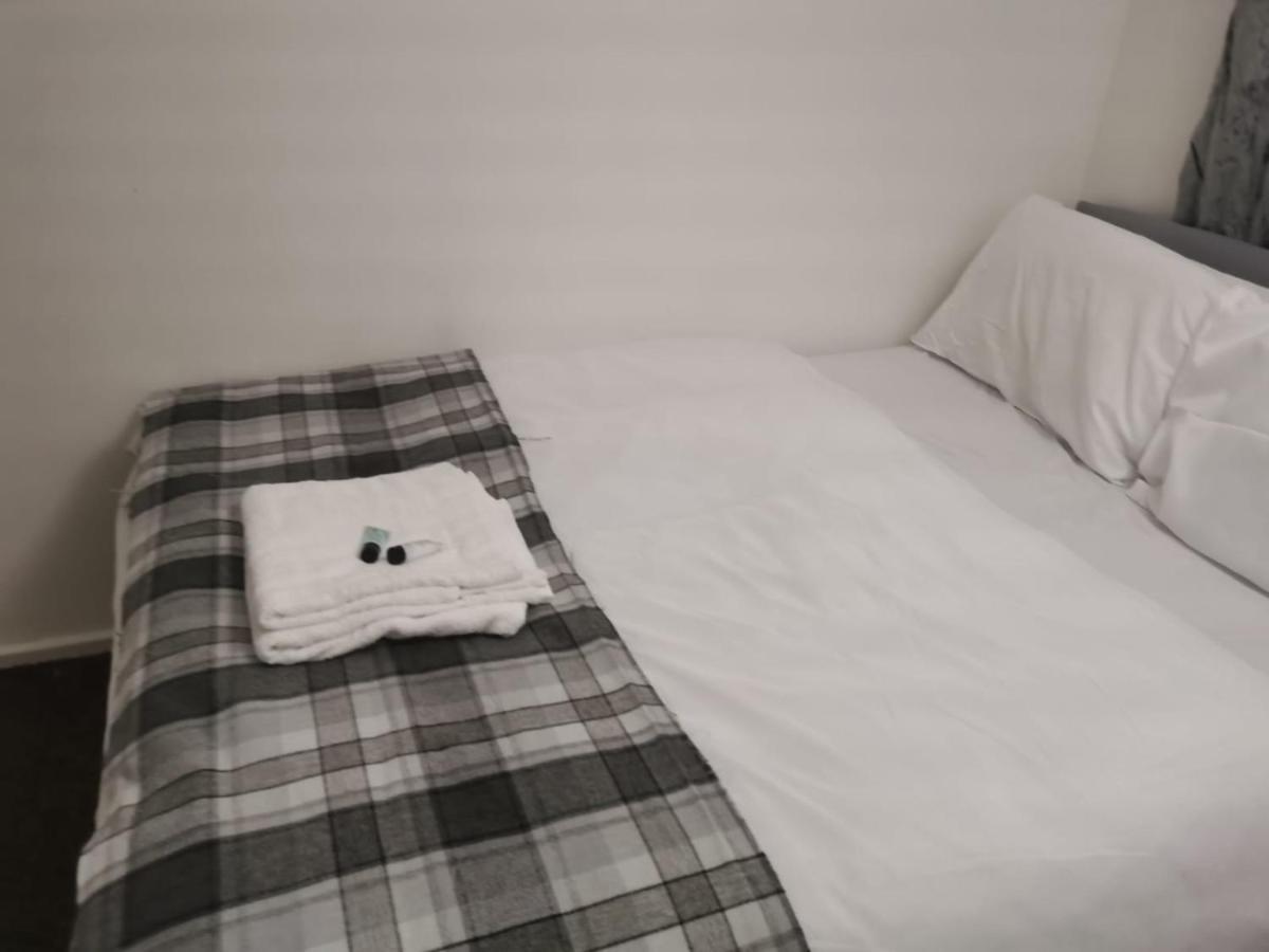 Hotel Ella'S Place Luton  Esterno foto