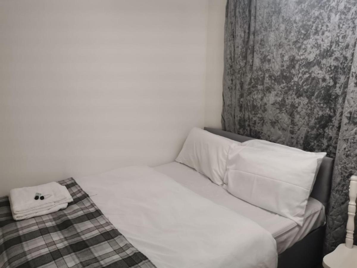 Hotel Ella'S Place Luton  Esterno foto
