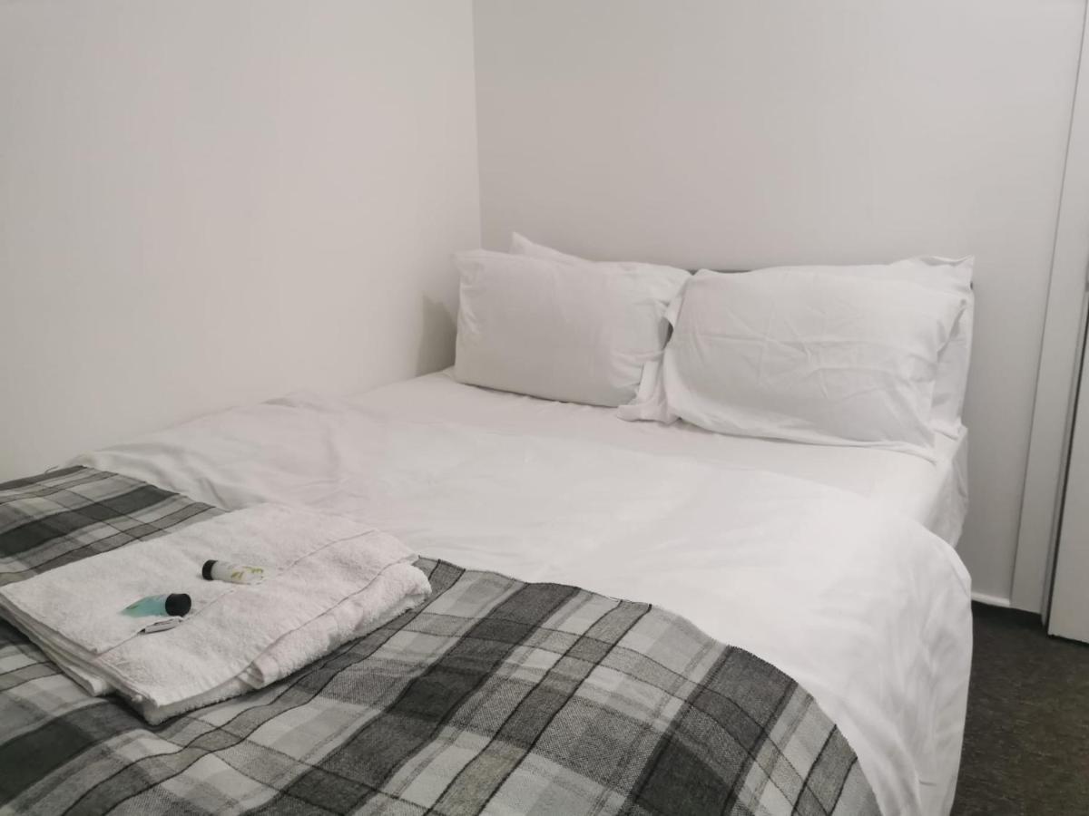 Hotel Ella'S Place Luton  Esterno foto
